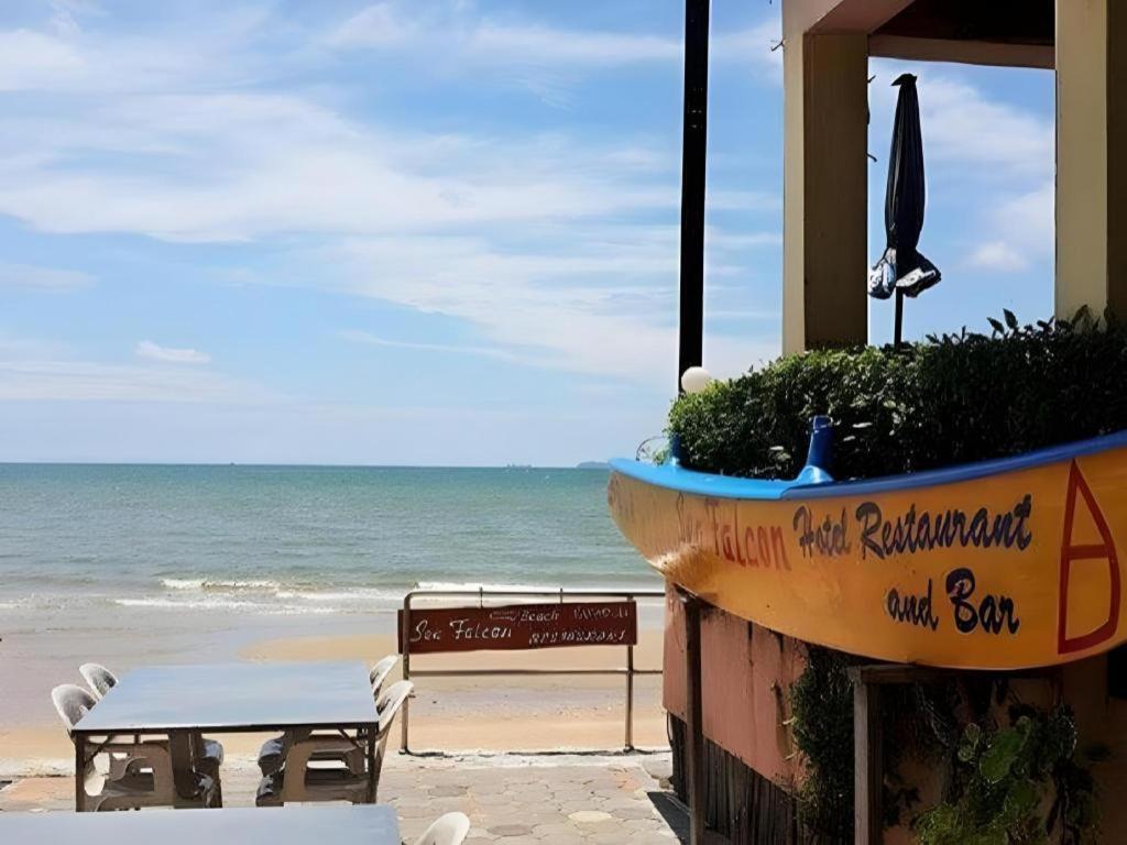 Sea Falcon On The Water Na Chom Thian Exterior photo