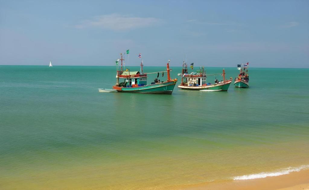 Sea Falcon On The Water Na Chom Thian Exterior photo
