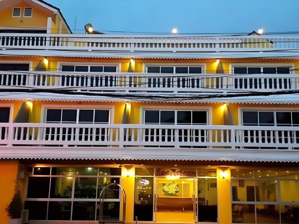 Sea Falcon On The Water Na Chom Thian Exterior photo